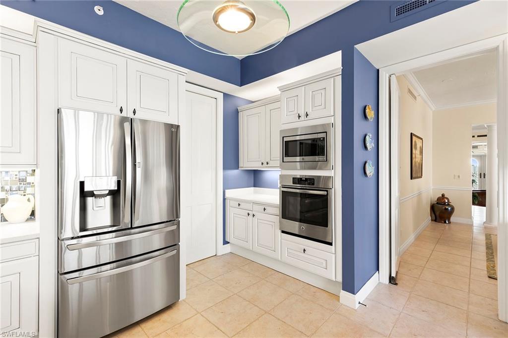 ROYAL MARCO POINT - Residential