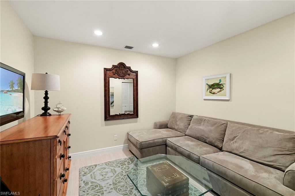 ROYAL MARCO POINT - Residential