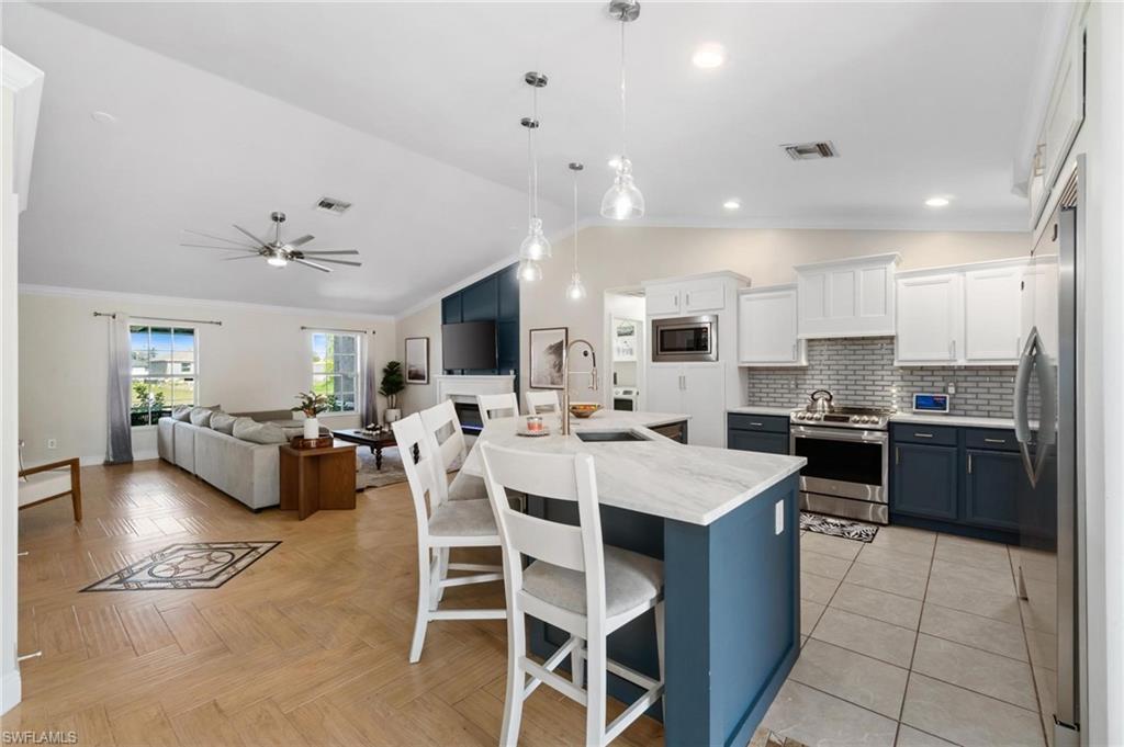 CAPE CORAL - Residential