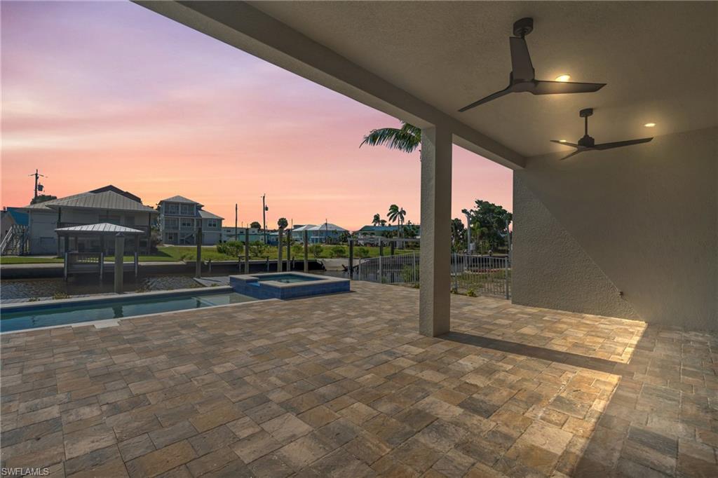 ISLAND SHORES - Residential