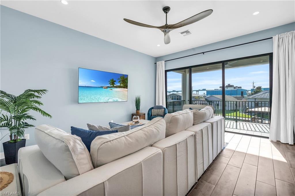 ISLAND SHORES - Residential