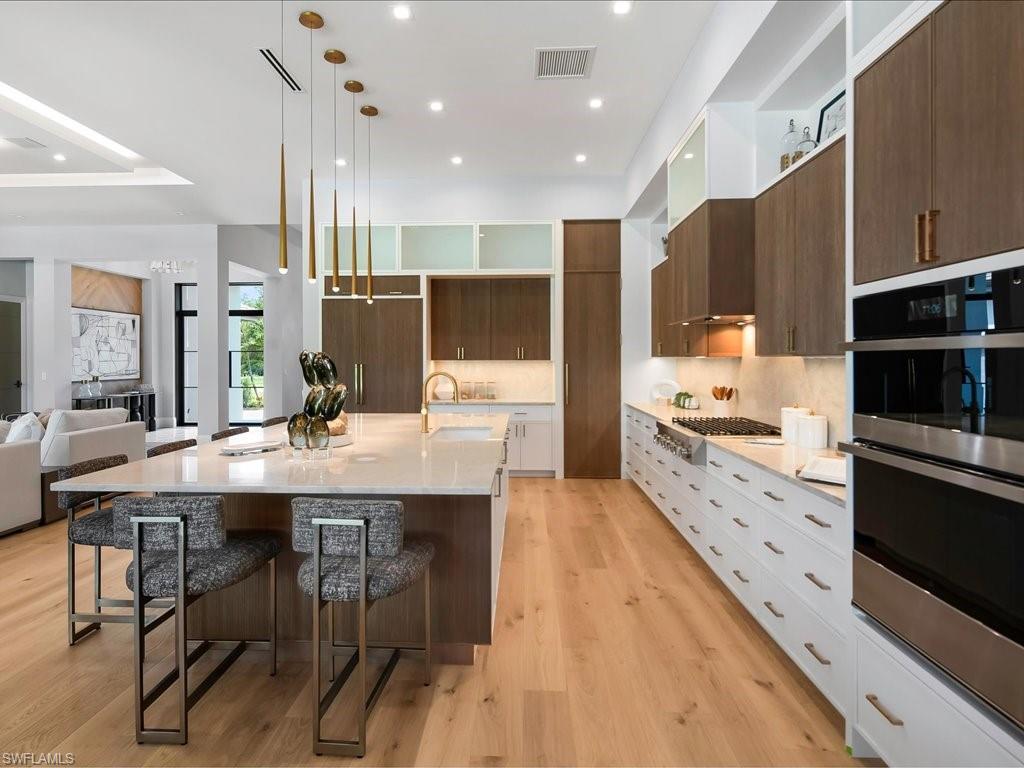 LIVINGSTON WOODS - Residential
