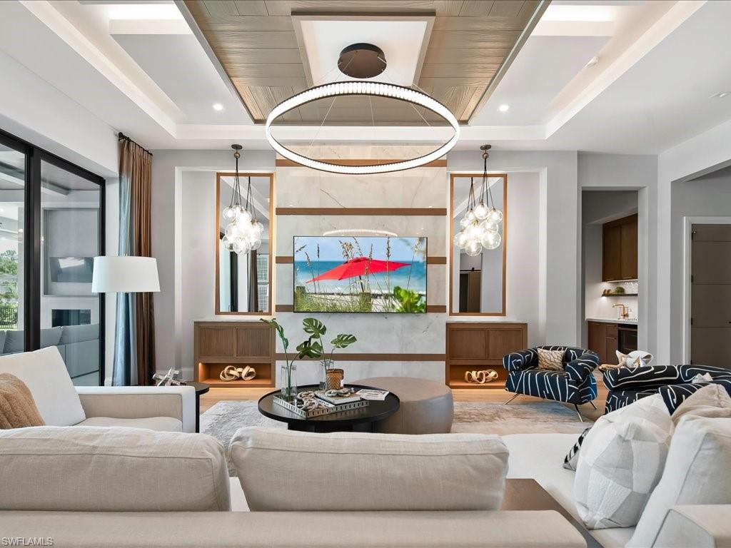 LIVINGSTON WOODS - Residential