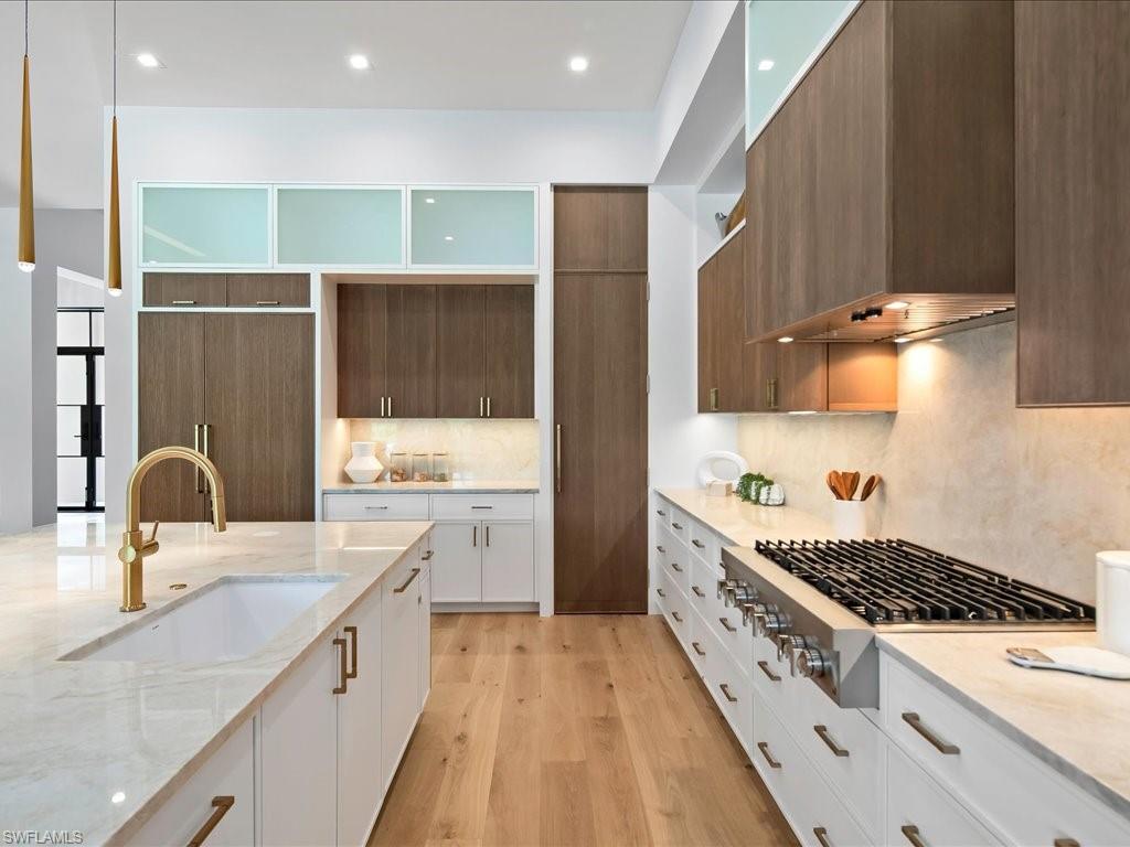 LIVINGSTON WOODS - Residential
