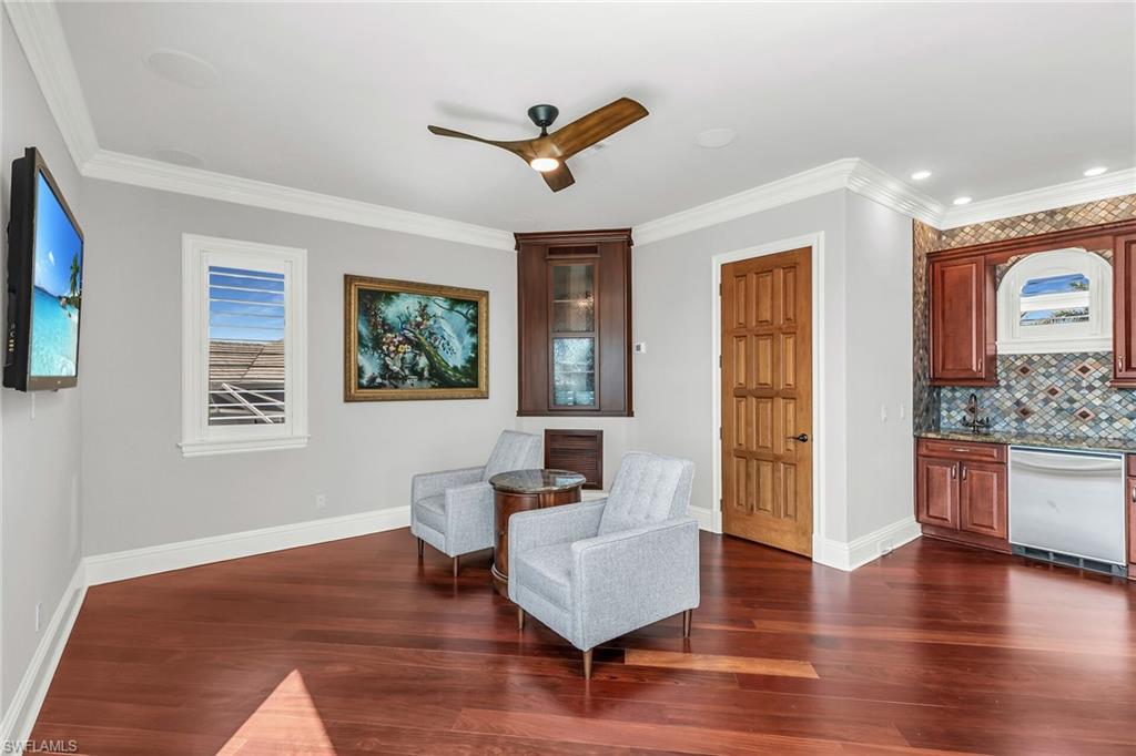 MARCO BEACH - Residential