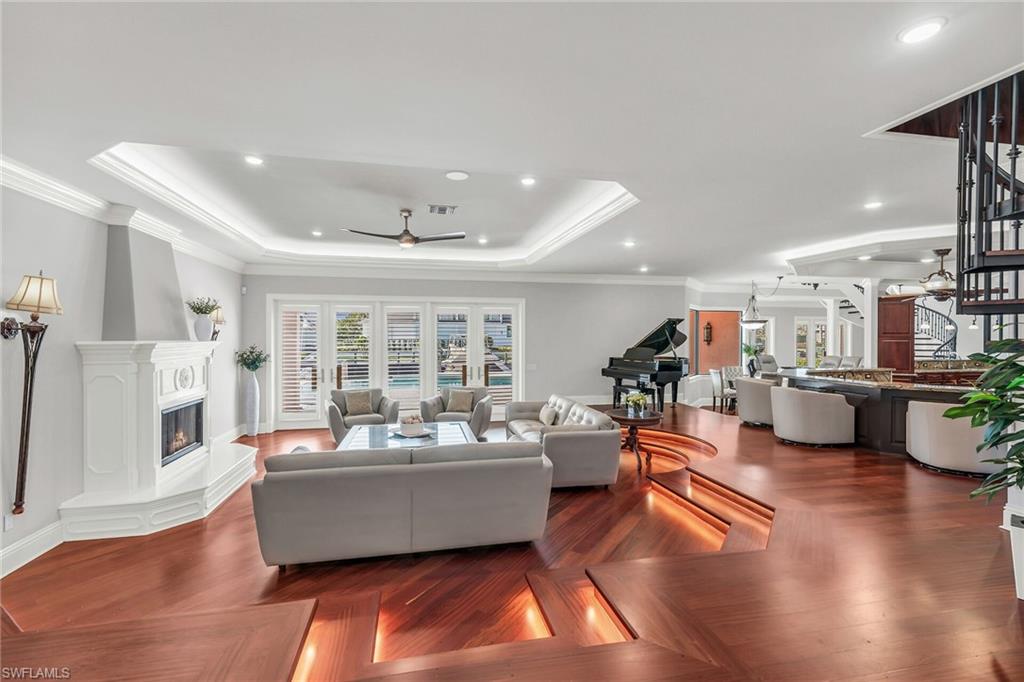 MARCO BEACH - Residential