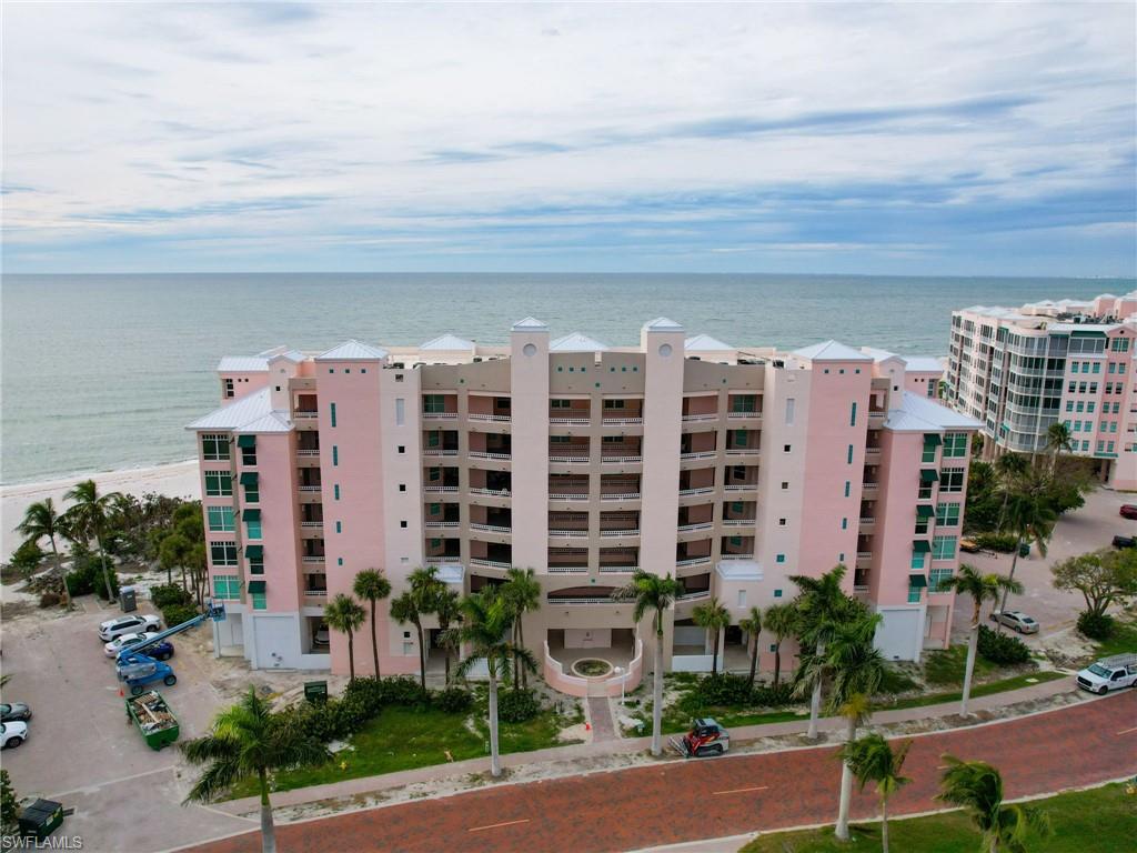 BAREFOOT BEACH CLUB - Residential