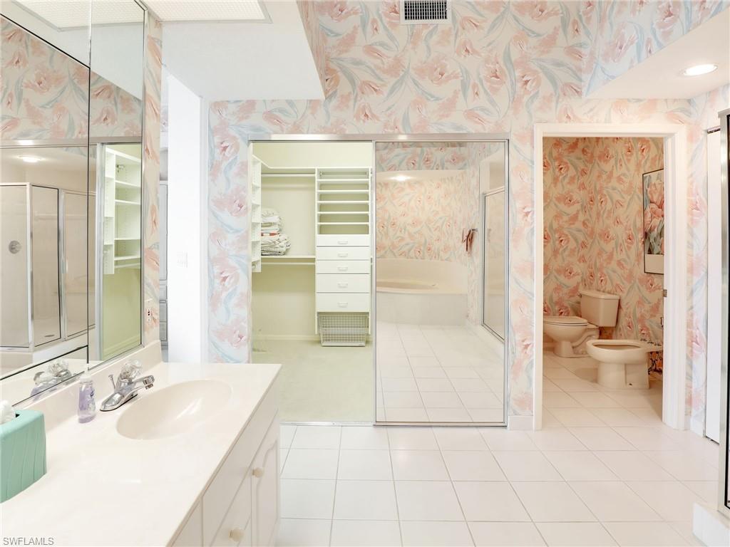 BAREFOOT BEACH CLUB - Residential