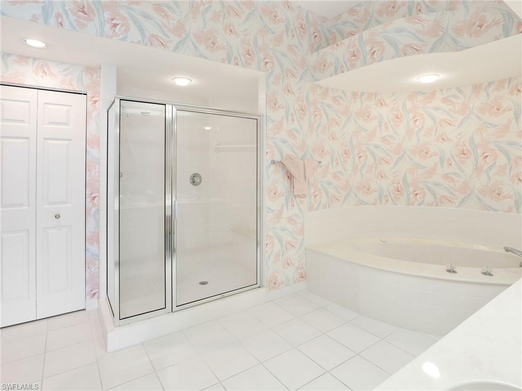 BAREFOOT BEACH CLUB - Residential