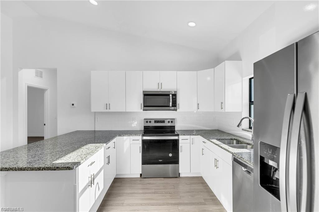 LAUREL OAKS - Residential Lease