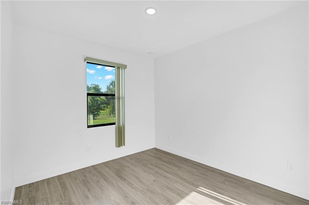 LAUREL OAKS - Residential Lease