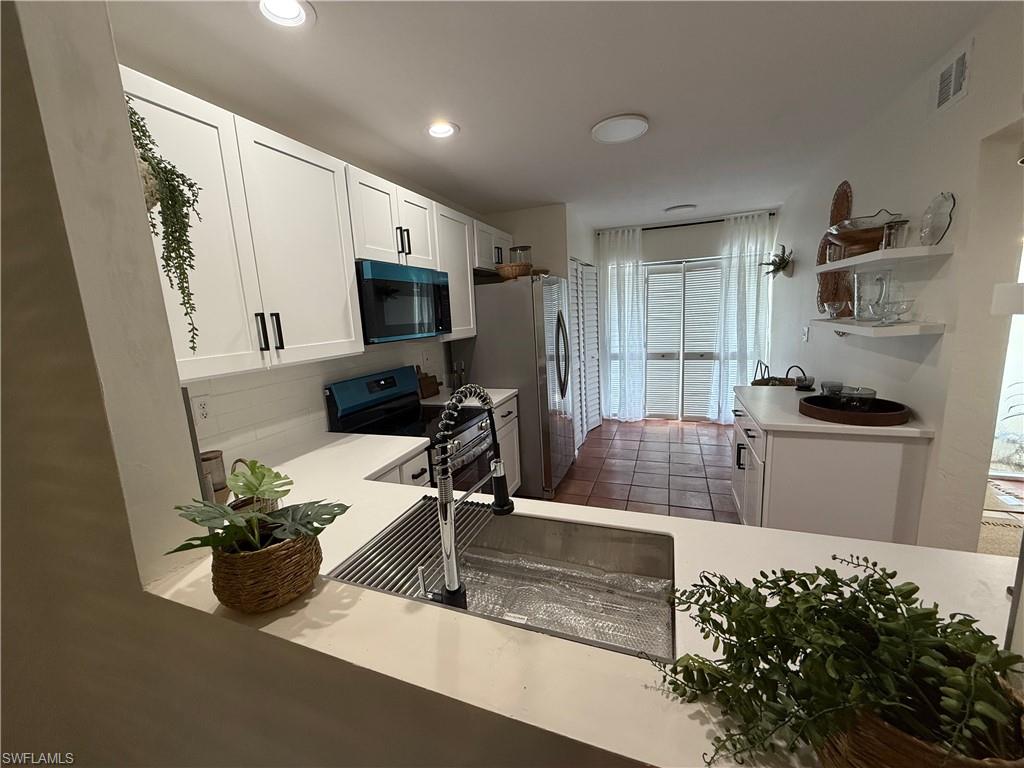 HAMPTONS AT KINGS LAKE - Residential