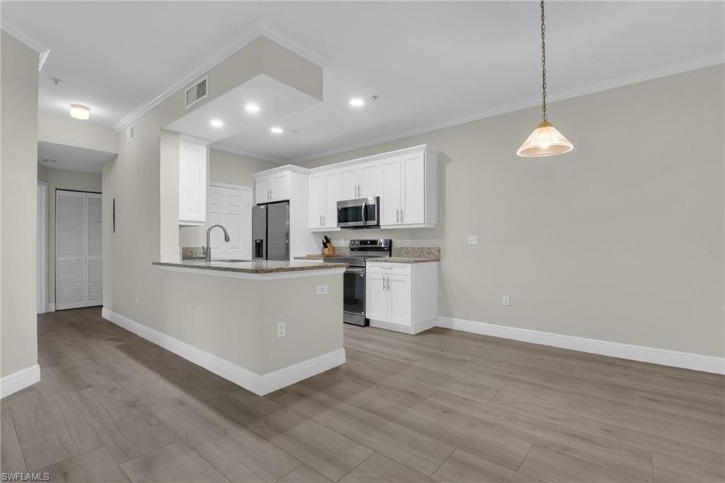 ROYAL GREENS - Residential