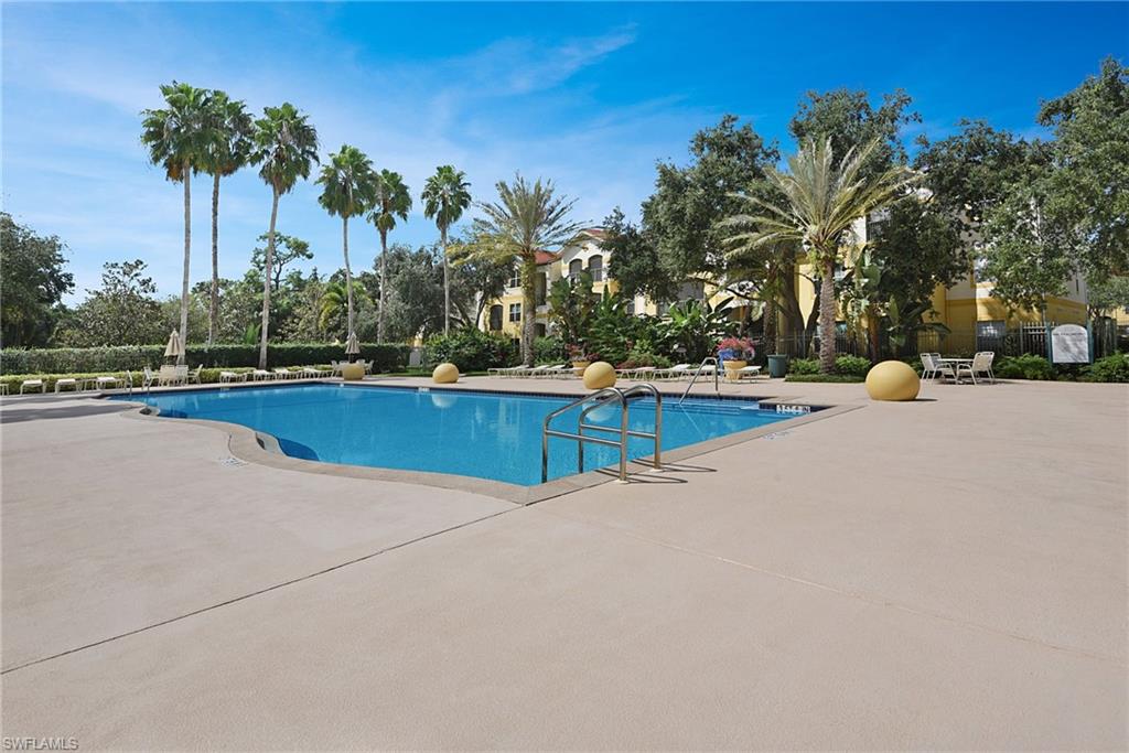 ROYAL GREENS - Residential