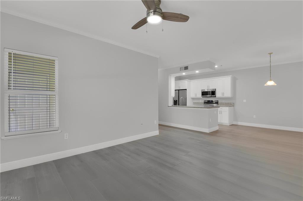 ROYAL GREENS - Residential