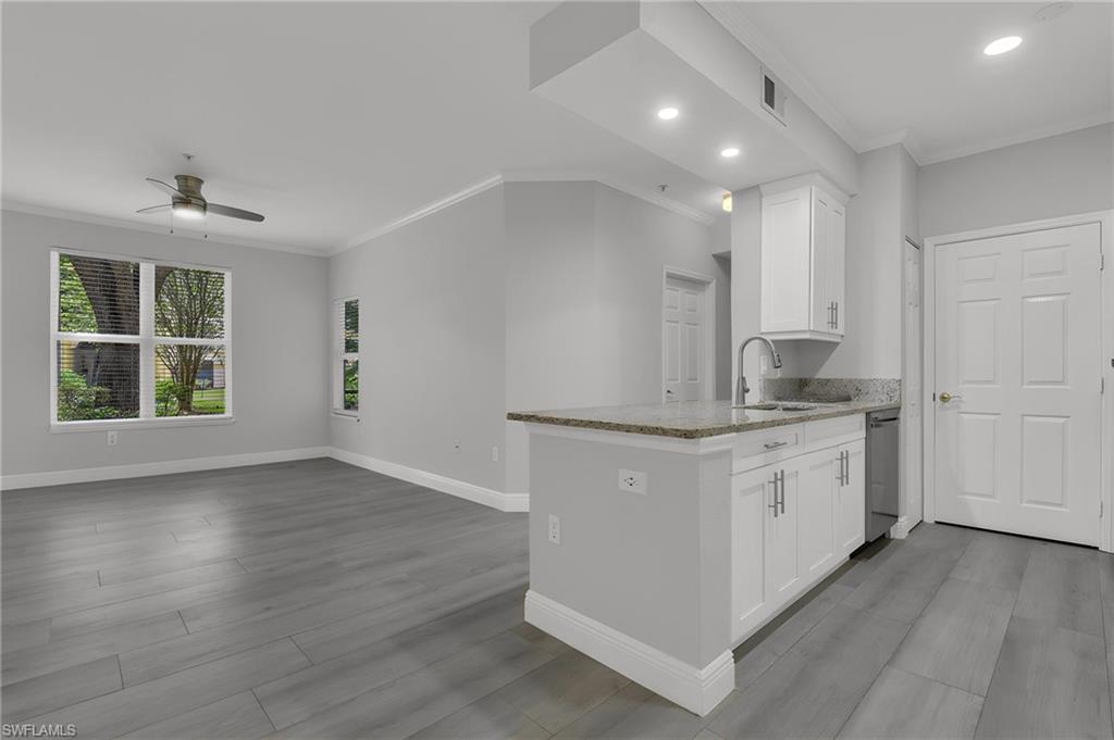 ROYAL GREENS - Residential