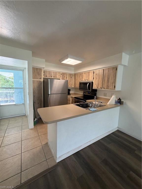 ROYAL HAWAIIAN CLUB - Residential