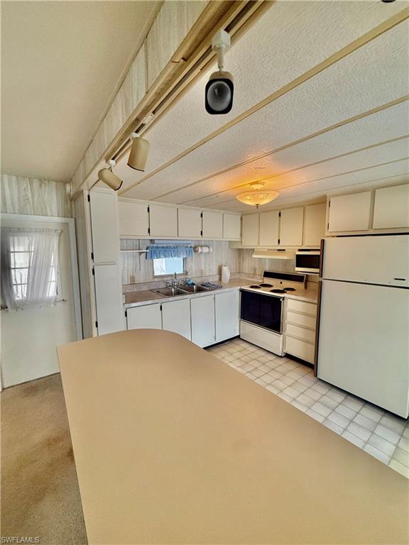 RIVIERA COLONY - Residential