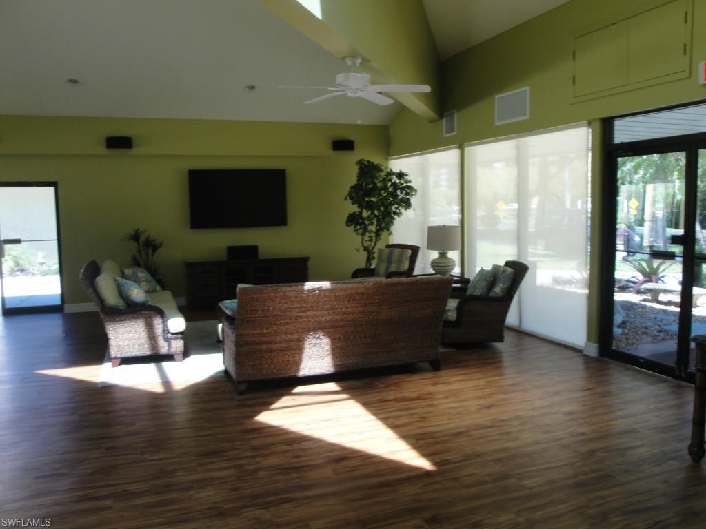 THE PALMS OF BAY BEACH - Residential