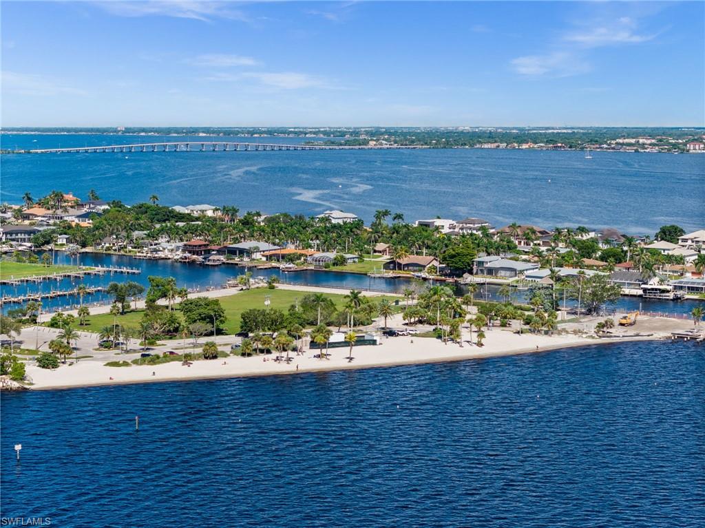 CAPE CORAL - Land