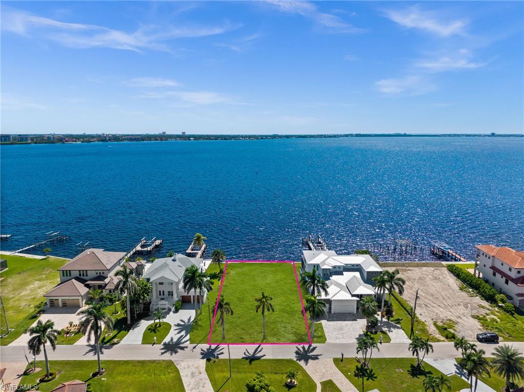 CAPE CORAL - Land