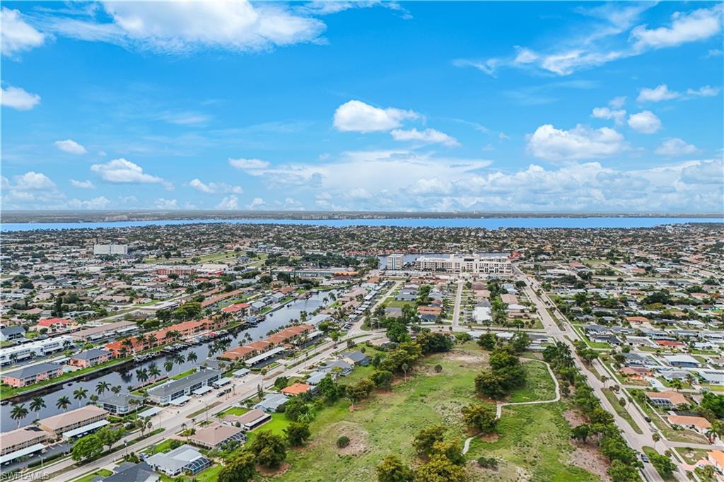CAPE CORAL - Land