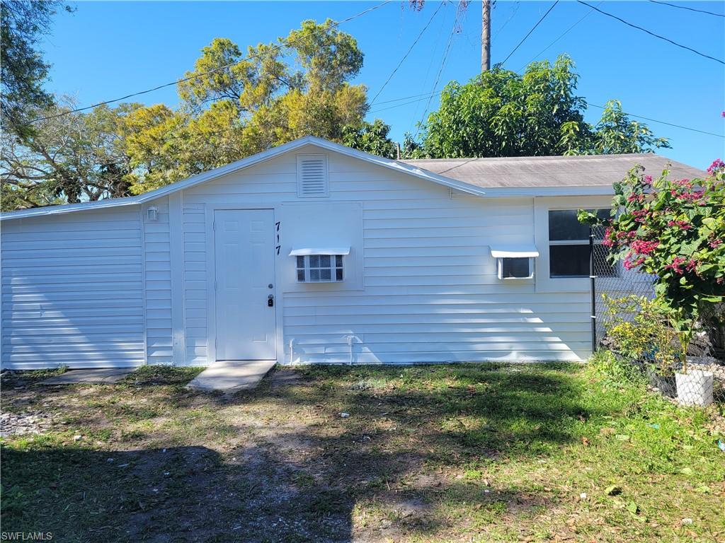This is a 2 bedroom 1 bathroom for rent in East Fort Myers $1050 month + $1050 Security req'd to move in. SMOKING PROHIBITED. Electricity, lawn and water is the resident's responsibility.

"Equal Housing Opportunity"