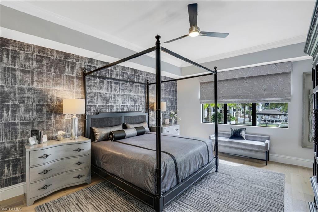 NAPLES SQUARE - Residential