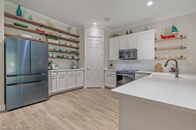 RIVERSIDE AVENUE VILLAS - Residential