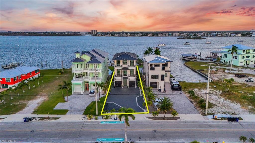 ISLAND SHORES - Residential