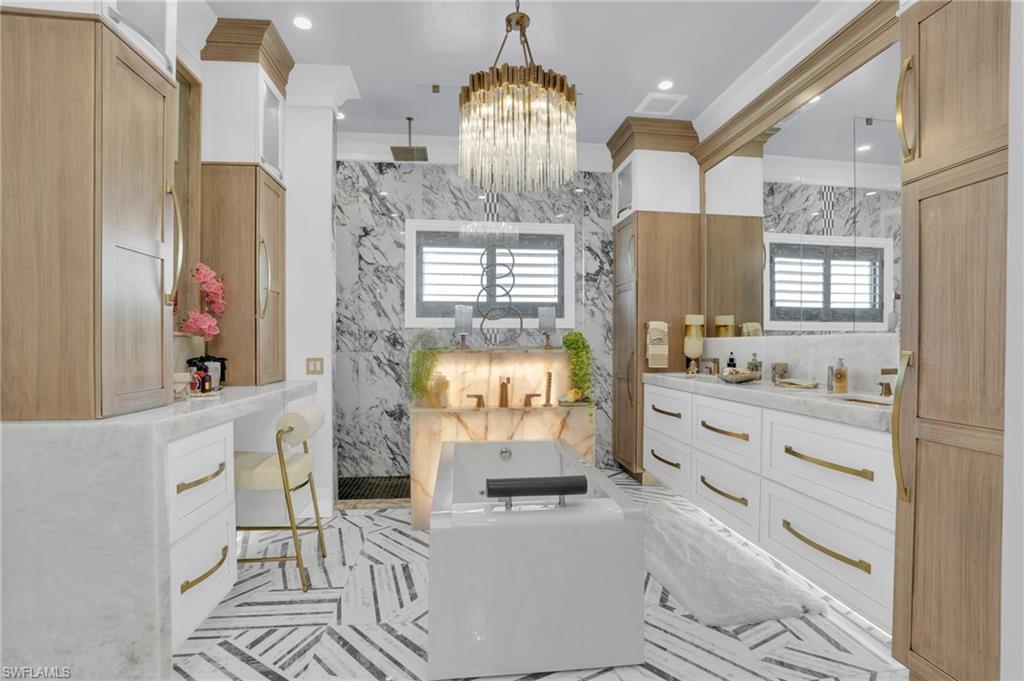ISLAND SHORES - Residential