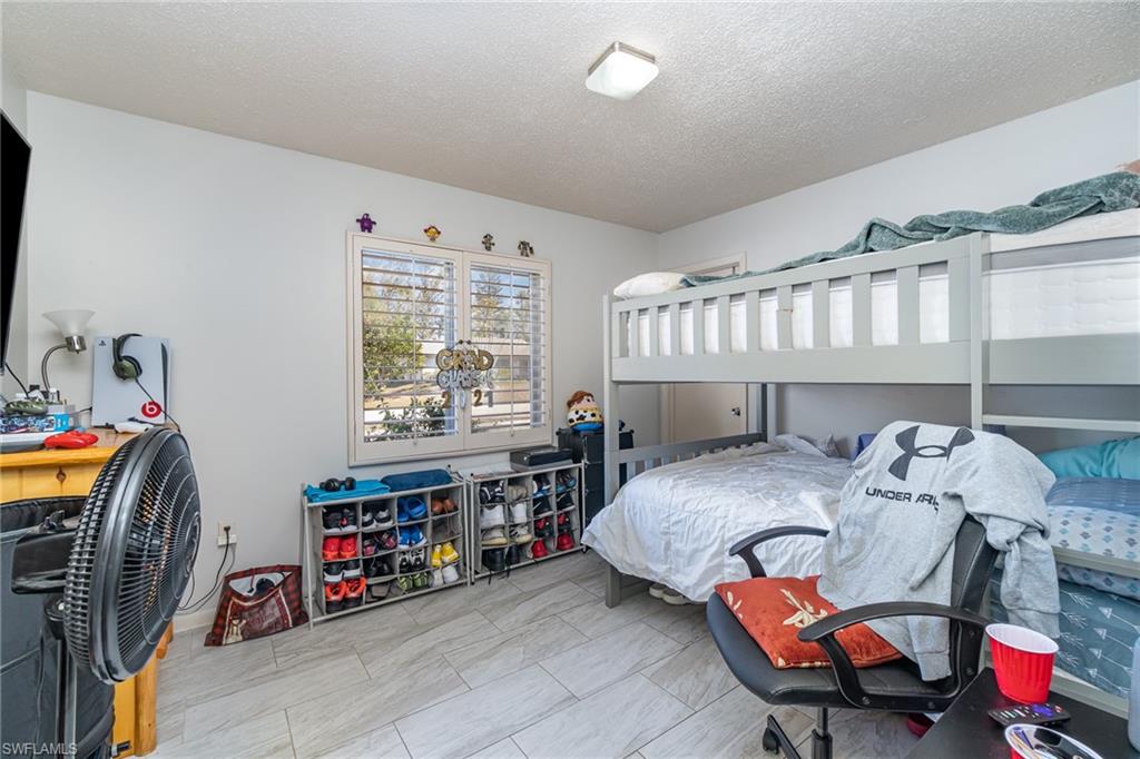 SAN CARLOS PARK - Residential