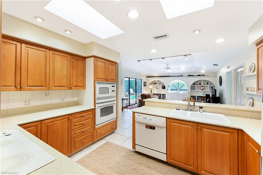 PINECREST AT PELICAN BAY - Residential