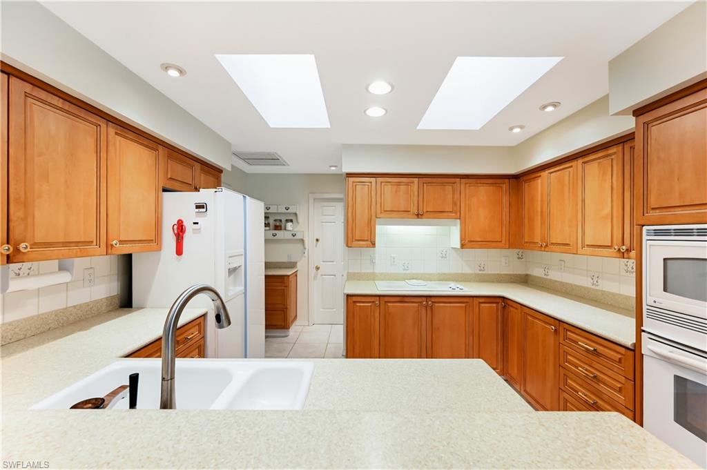 PINECREST AT PELICAN BAY - Residential