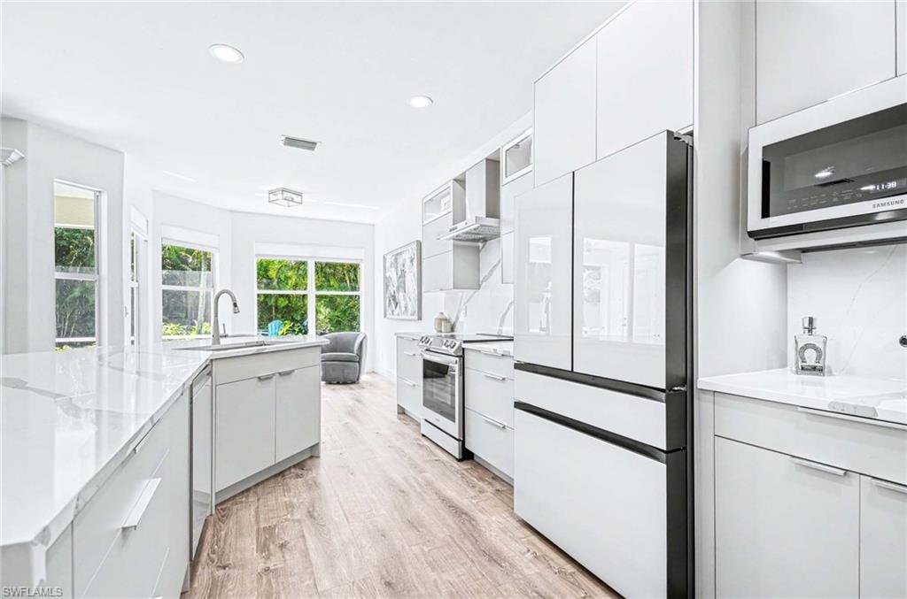 LAUREL LAKES - Residential