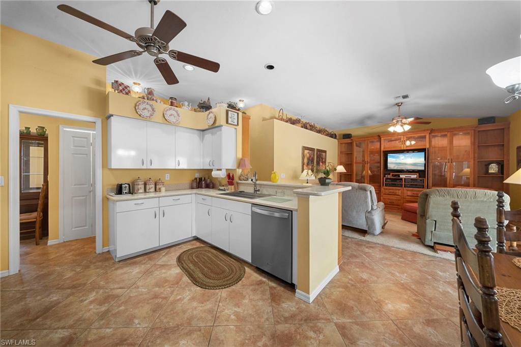 FOUNTAIN LAKES - Residential