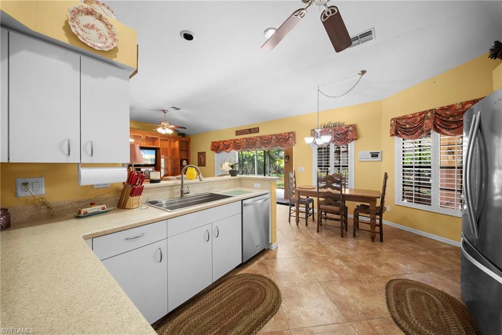 FOUNTAIN LAKES - Residential