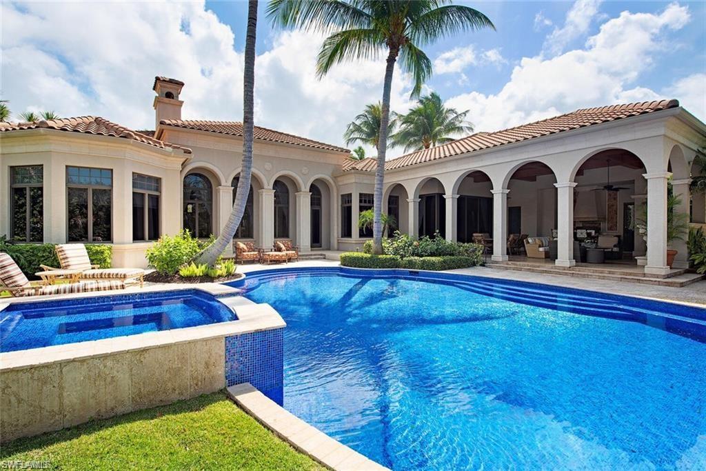 Fully renovated property in Estuary at Grey Oaks. Grey Oaks Country Club is Naples one and only private club with 54 holes of golf. In addition, the club offers exclusive amenities for all, from the newly renovated wellness center to the lagoon style pool, tennis, pickle ball, bocce, restaurants, spa... the amenities are endless.