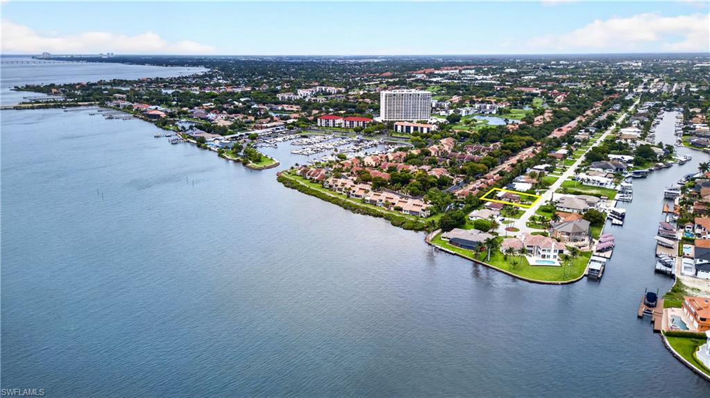 TOWN AND RIVER - Residential