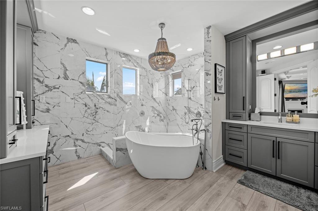 BAREFOOT BAY - Residential