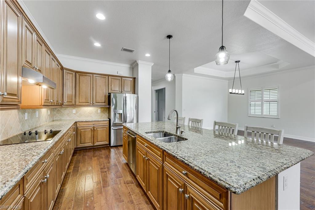 TWIN EAGLES - Residential