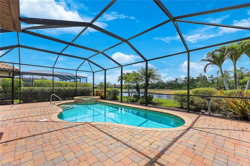 TWIN EAGLES - Residential