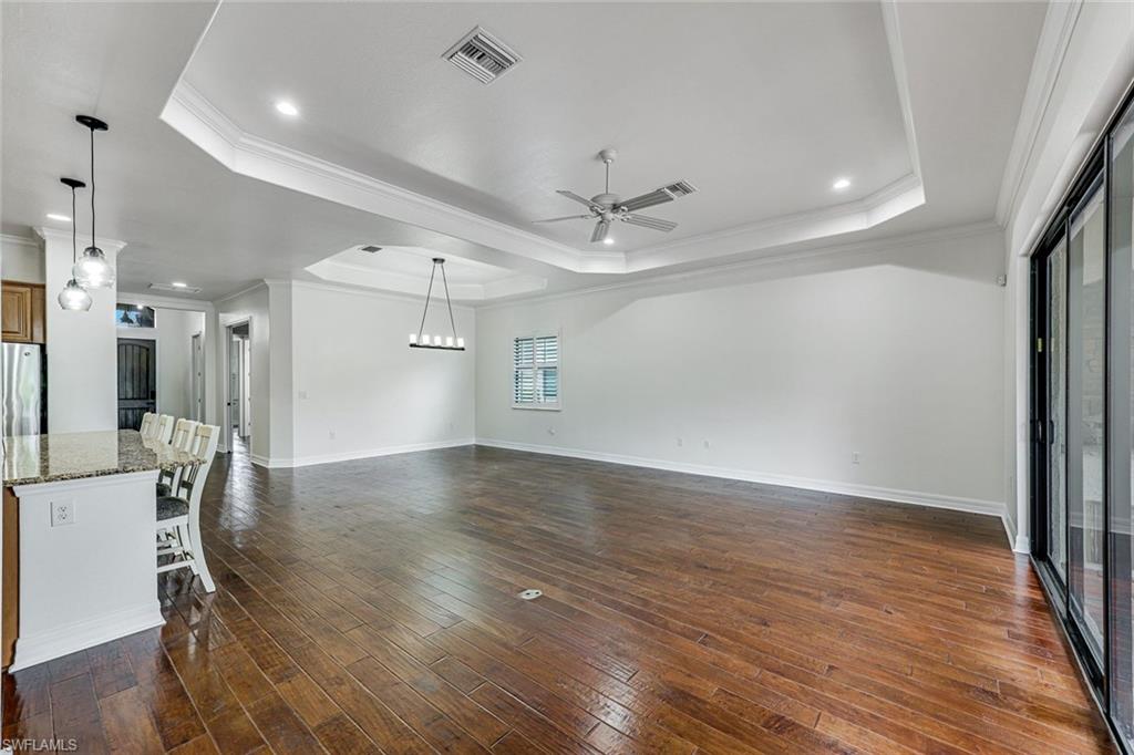 TWIN EAGLES - Residential