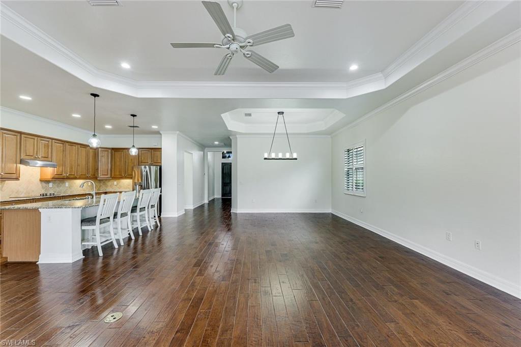 TWIN EAGLES - Residential