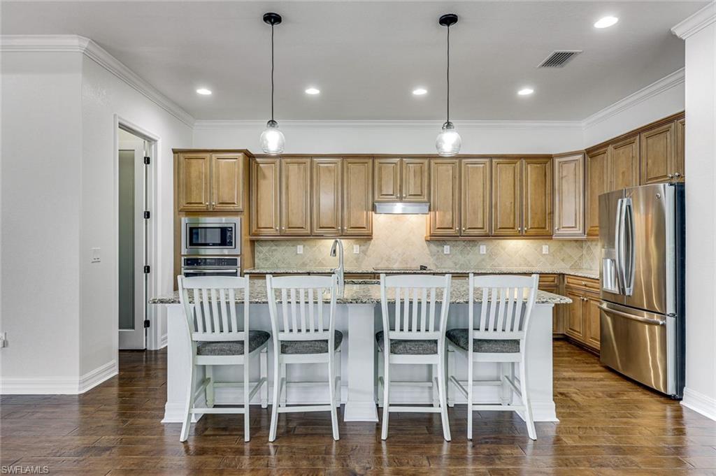 TWIN EAGLES - Residential