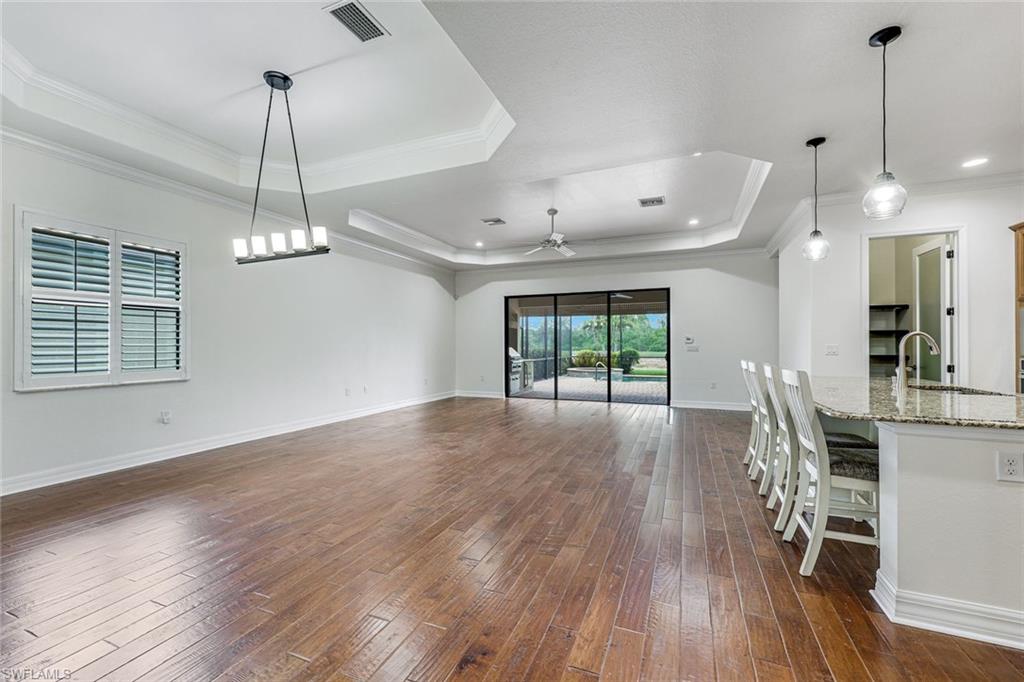TWIN EAGLES - Residential