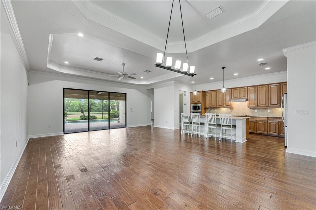 TWIN EAGLES - Residential