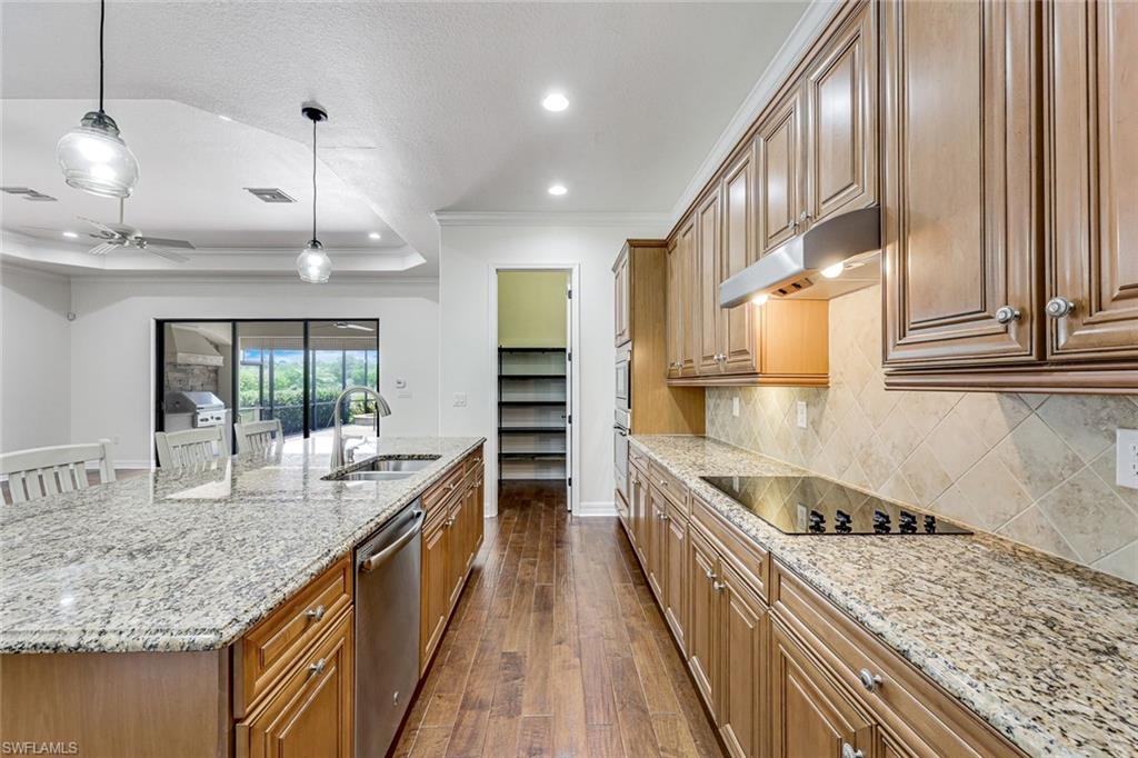 TWIN EAGLES - Residential