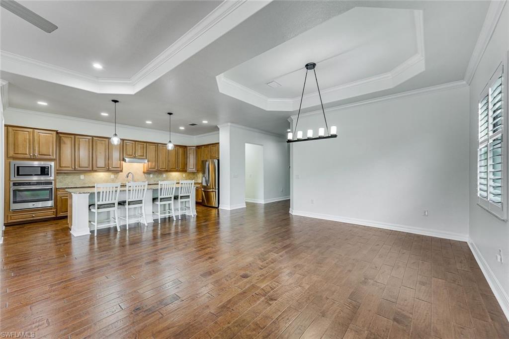 TWIN EAGLES - Residential