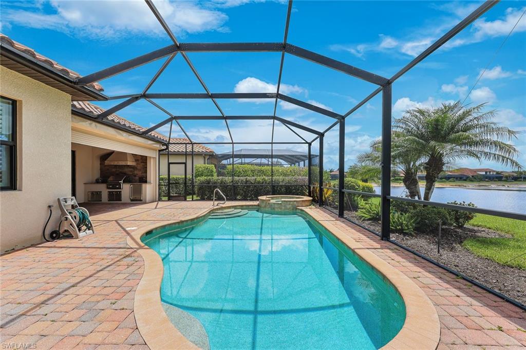 TWIN EAGLES - Residential